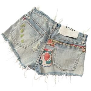 BDG Essential Short Mid-Rise Women's 27 Light Wash 2" Inseam Patch NEW